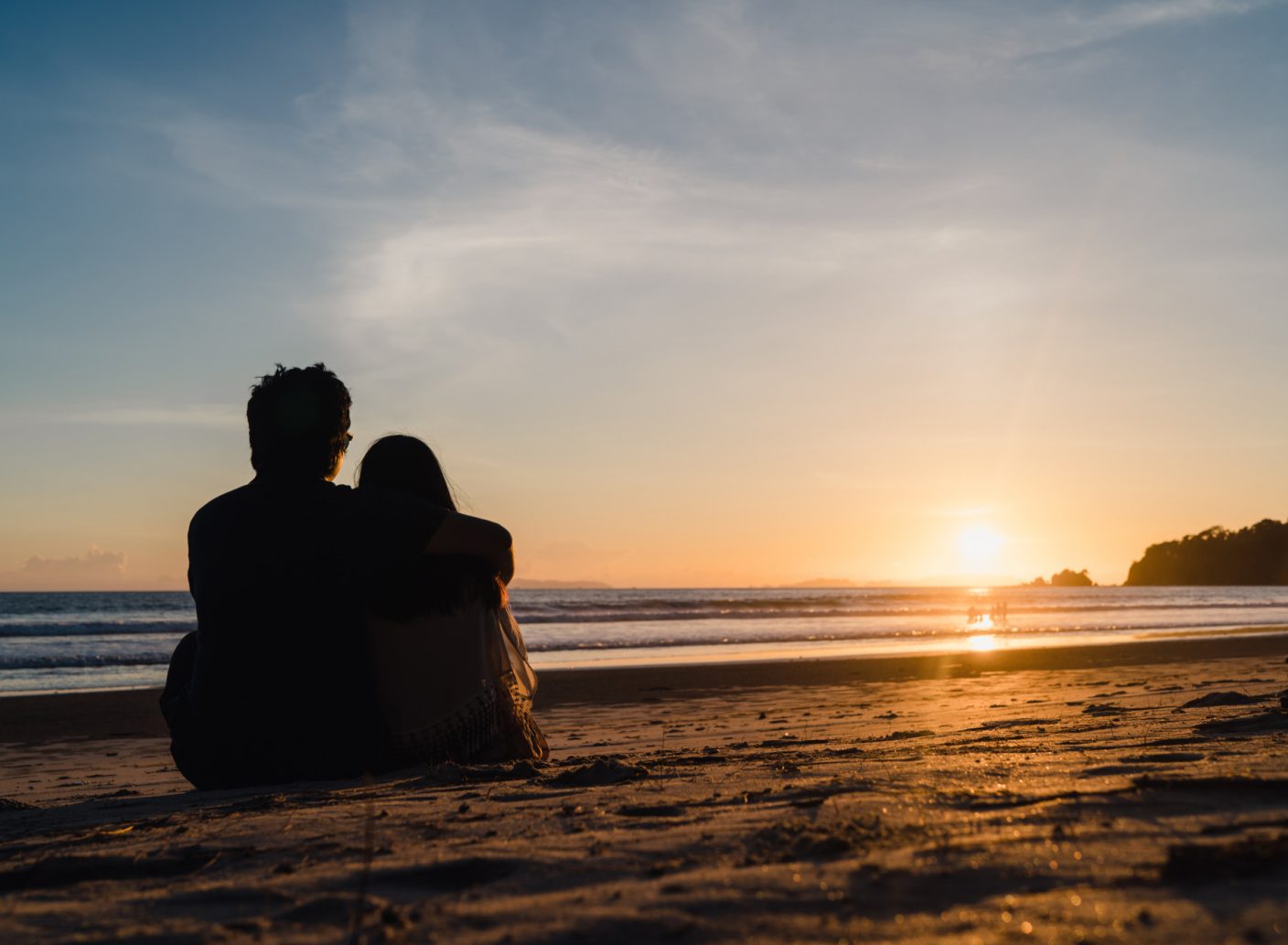 young-asian-couple-watching-sunset-near-beach-sweet-couple-happy-relax-enjoy-love-romantic-moment